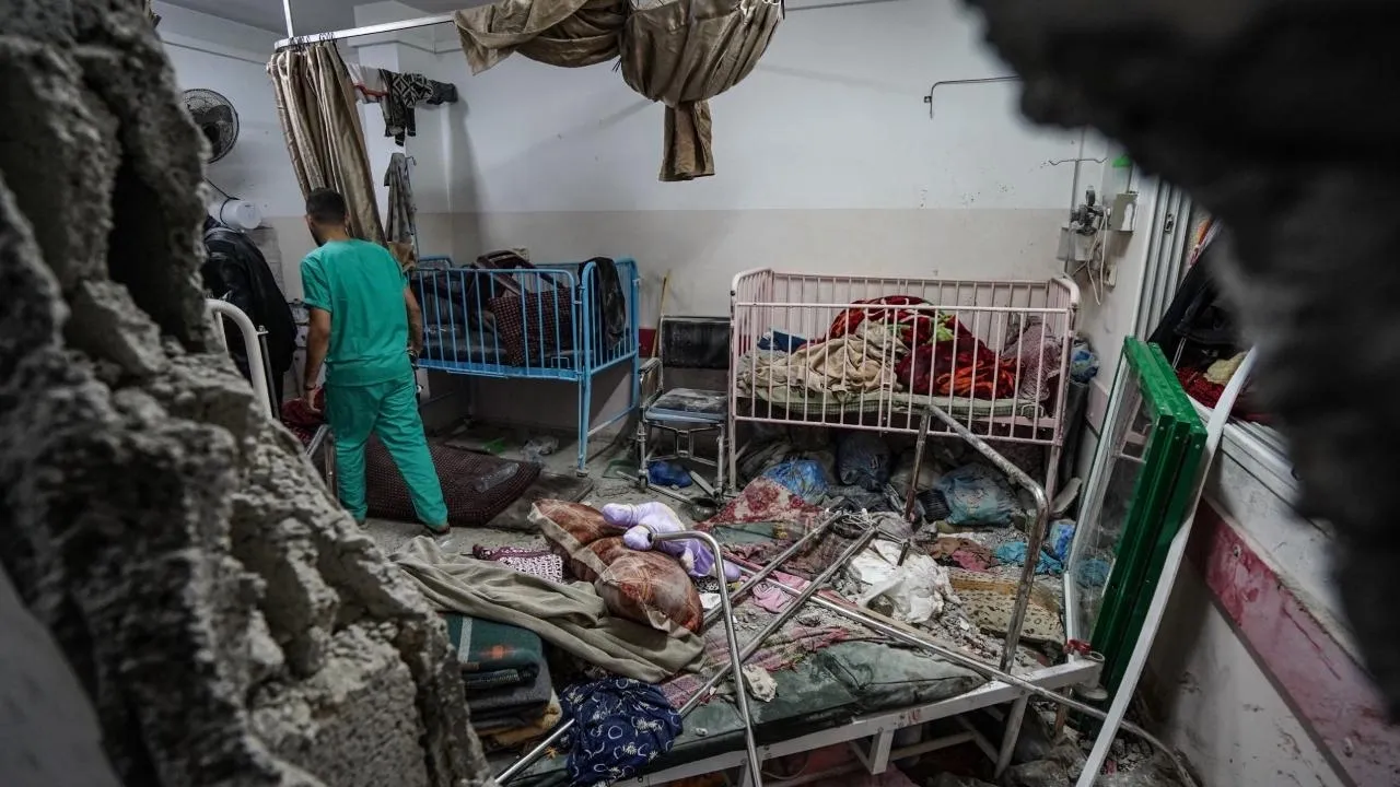Gazze'deki hastanenin acil servisi kanalizasyon sularının altında kaldı