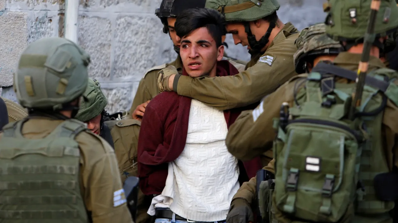 İsrail, Batı Şeria'da 35 Filistinliyi gözaltına aldı