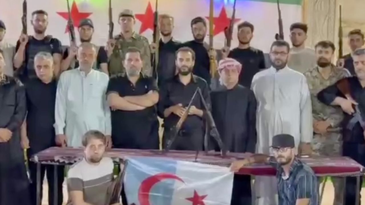 Süveyda’da Bedevi aşiretlerden İsrail'e kararlılık mesajı: "20 milyon askerle hepimiz Ahmed Şara’yız!"