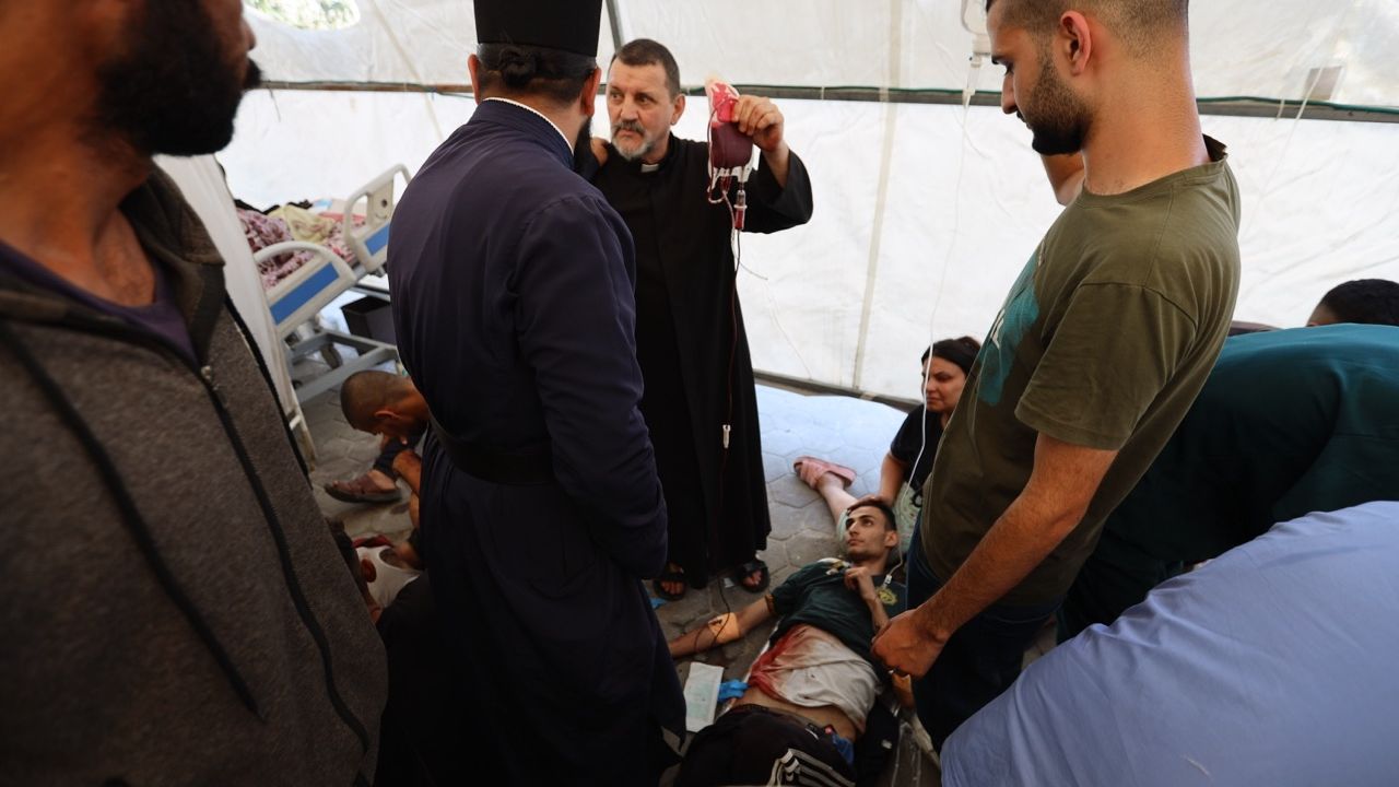 Filistin yönetimi ile Hamas, İsrail'in kiliseye saldırmasına tepki gösterdi