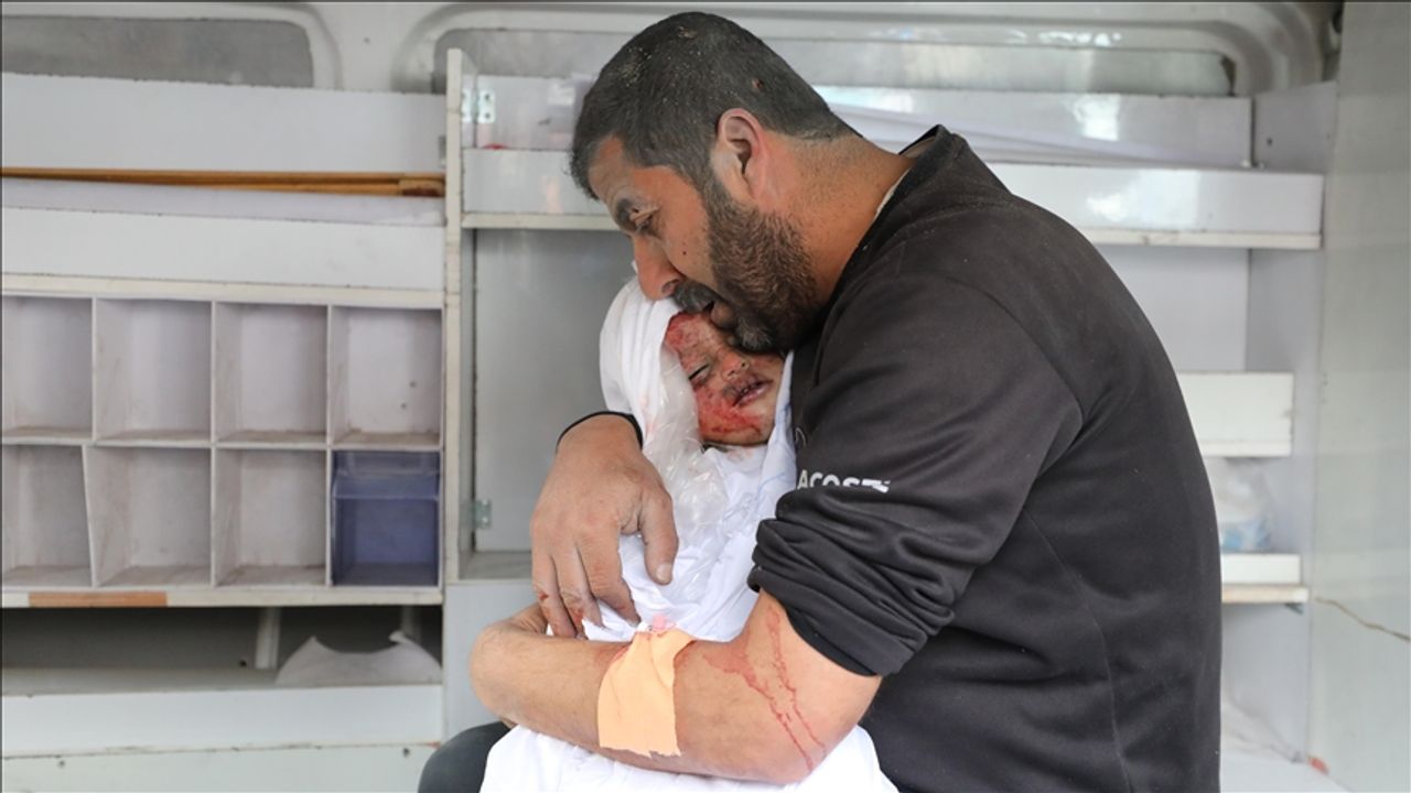 Gazze'de bir çocuk daha açlıktan hayatını kaybetti