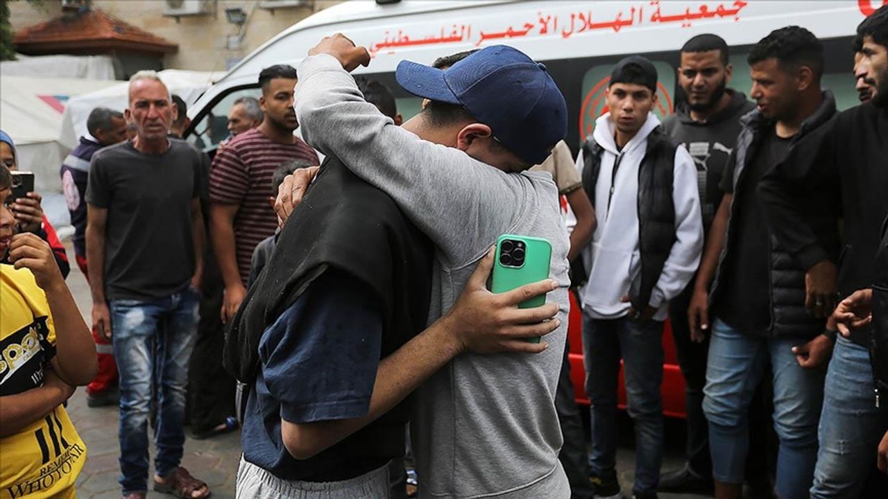 İsrail, alıkoyduğu 14 Filistinli esiri aylar sonra serbest bıraktı