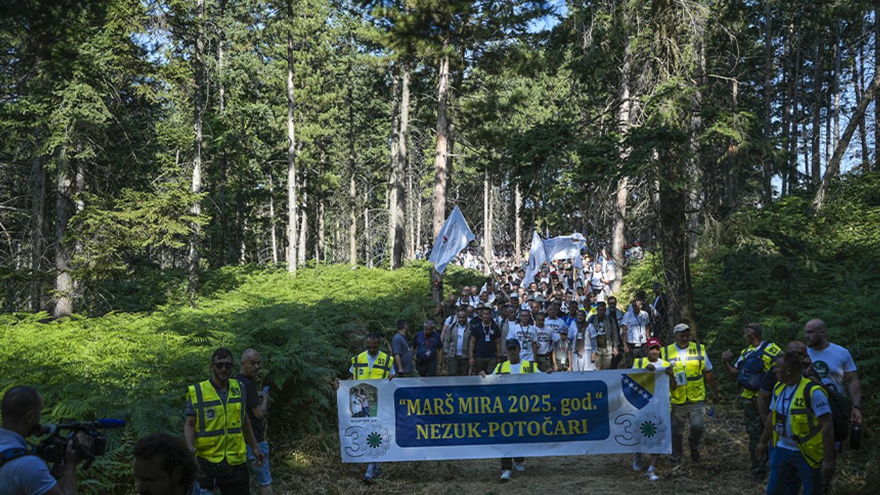 Srebrenitsa anısına yapılan "Barış Yürüyüşü" başladı