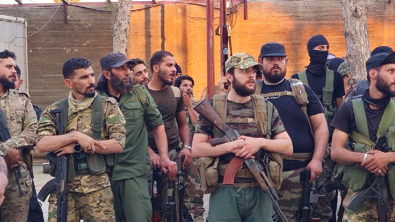 Suriye ordusu, PKK/YPG'ye karşı Deyr Hafır'a sevkiyat yaptı