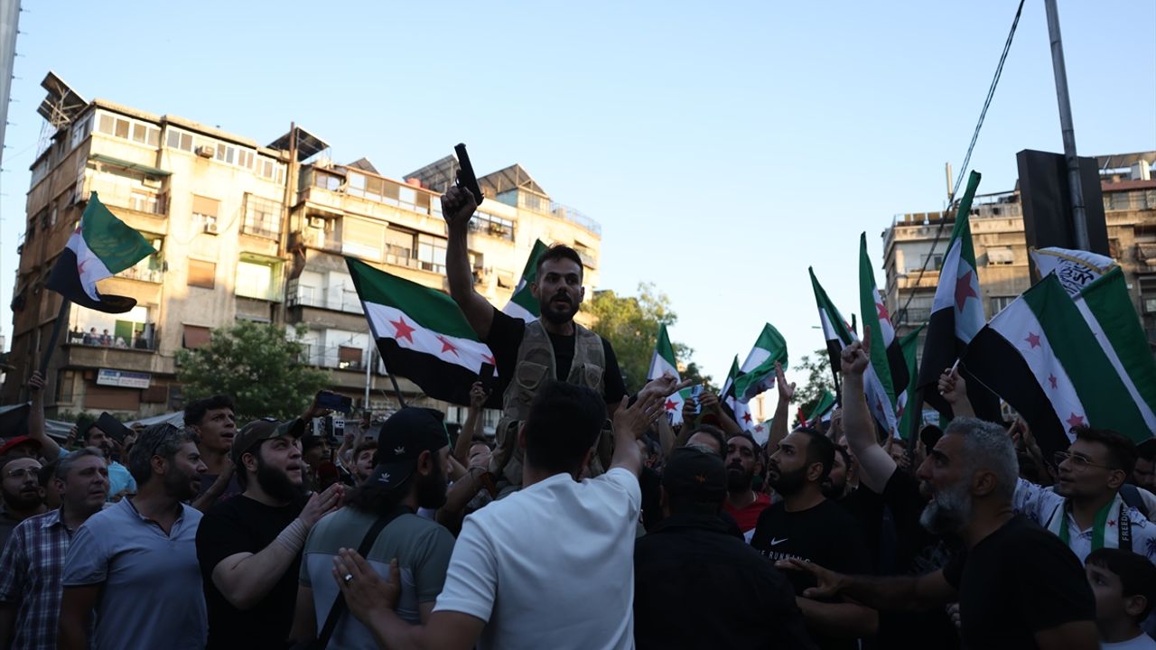 Suriye'de, İsrail'in düzenlediği saldırılar protesto edildi
