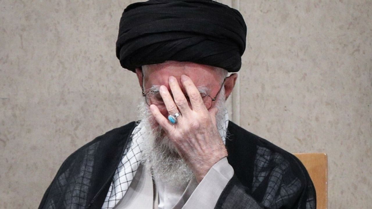 Hamaney: ABD ile sorunlar 'çözümsüz'