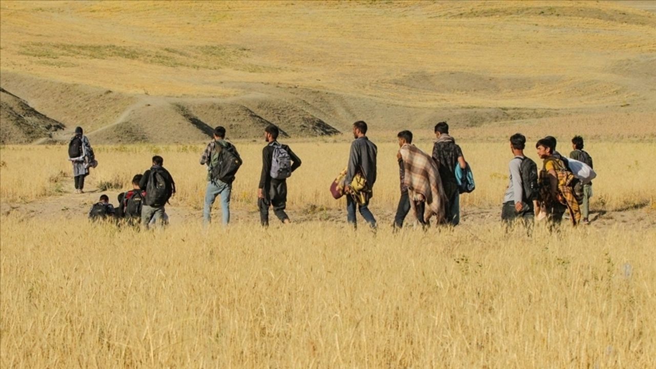 İran: 1,8 milyon düzensiz göçmen ülkelerine gönderildi