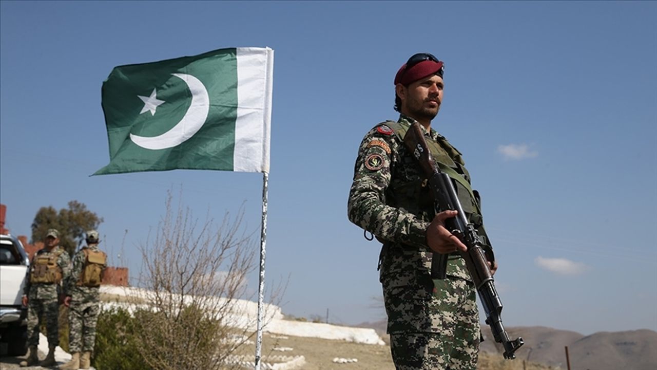 Pakistan'da TTP operasyonlarında 8 militan öldürüldü