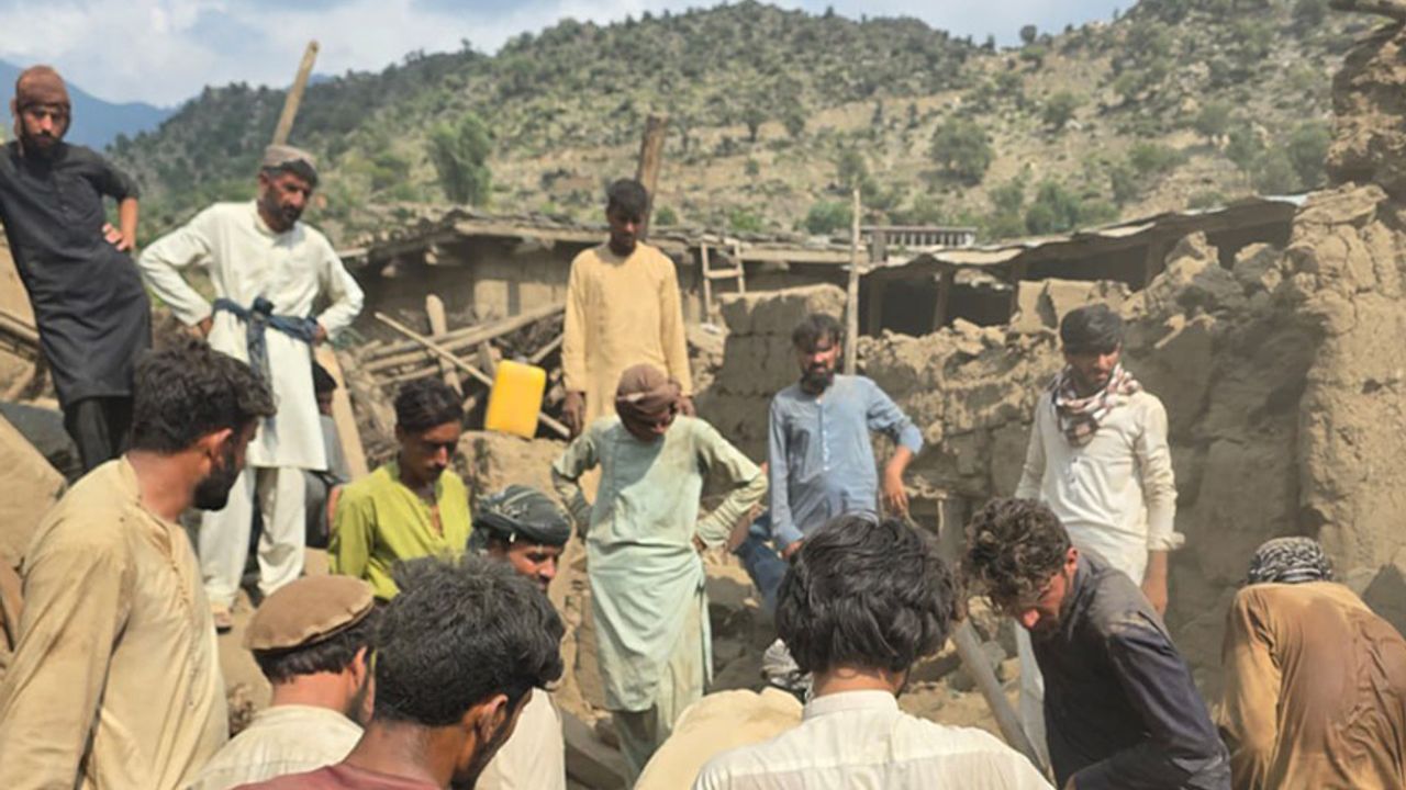 Afganistan'ı vuran depremin ardından çalışmalar devam ediyor
