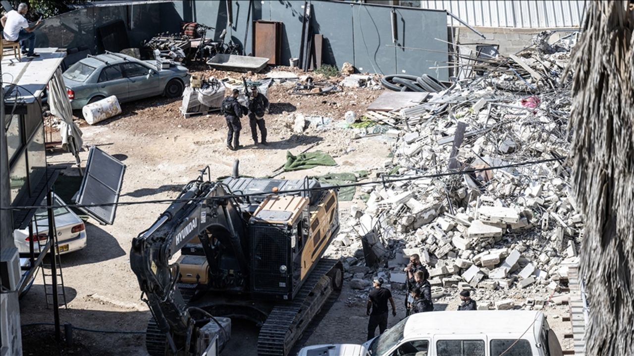 İsrail ordusu, Kudüs'te Filistinlilere ait bir evi yıktı