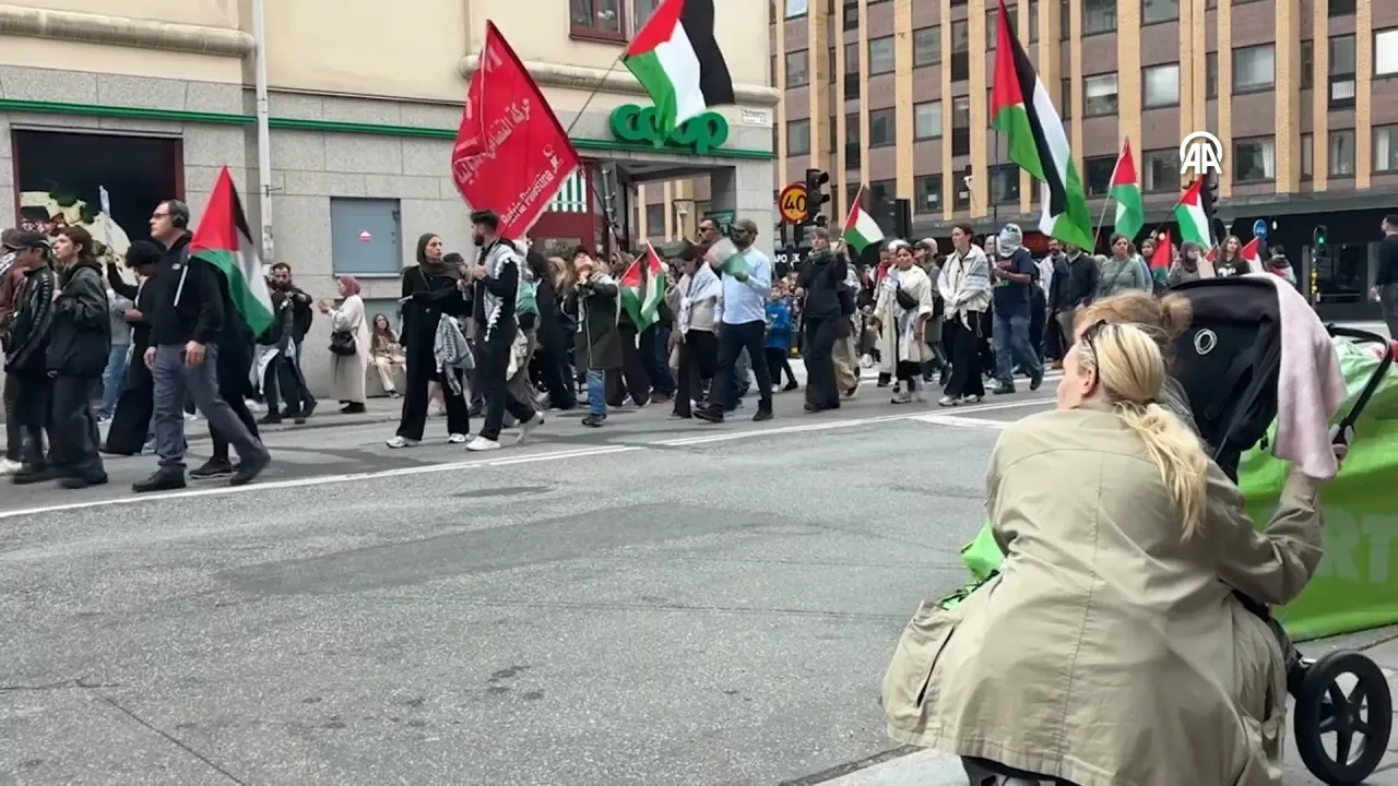 İsveç'te İsrail'in Gazze saldırıları protesto edildi