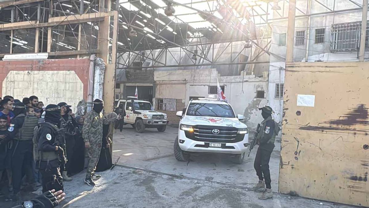 Hamas, İsrailli esirleri serbest bıraktı