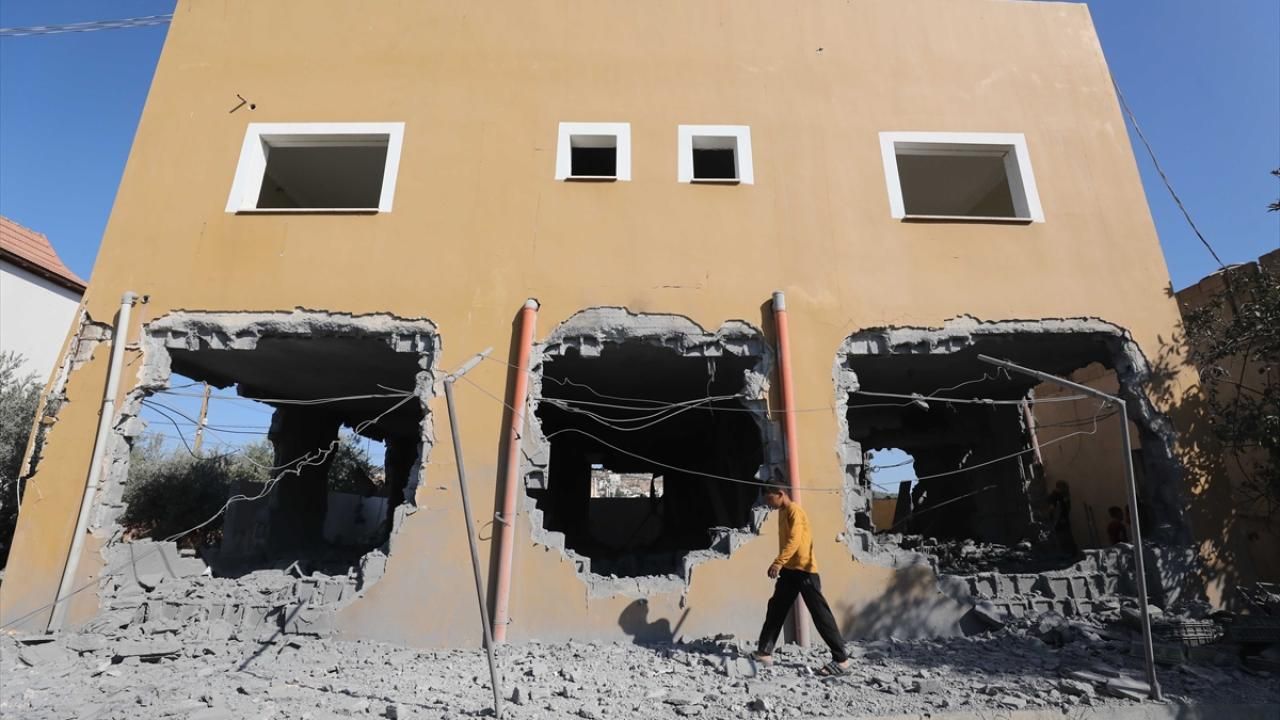 İsrail ordusu Batı Şeria’da Filistinlilere ait iki evi yıktı