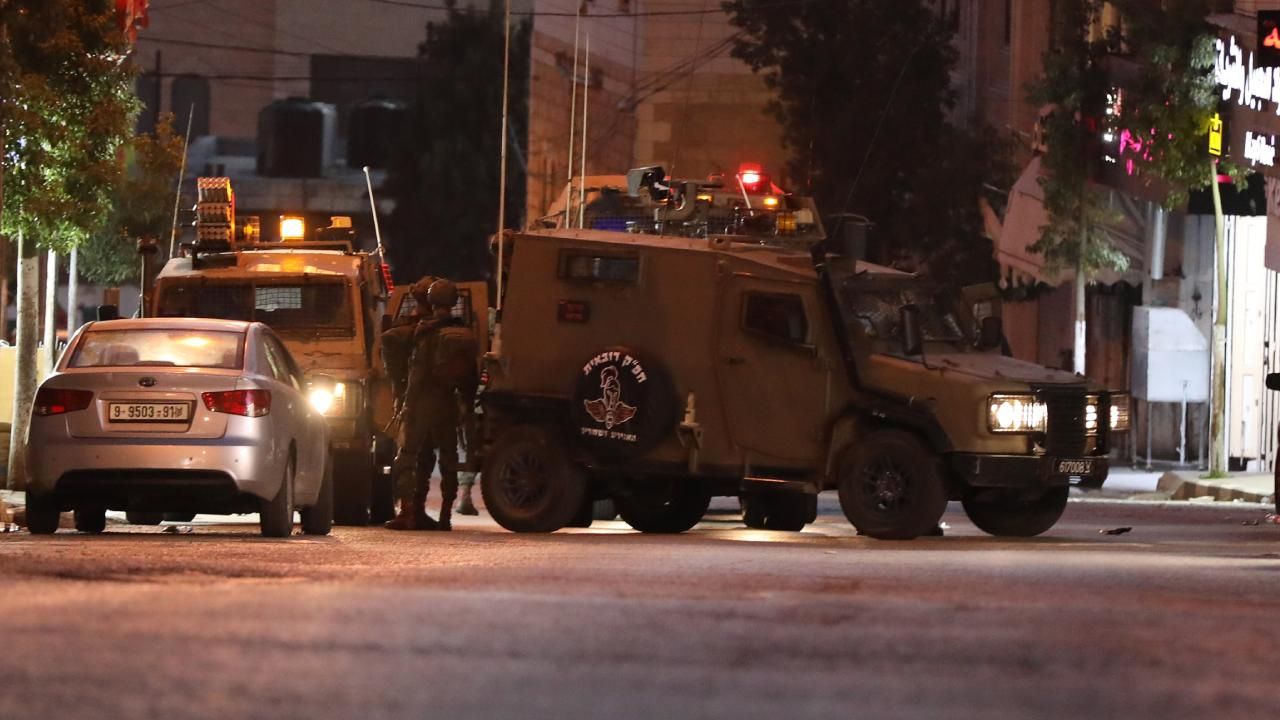 İsrail ordusu El-Halil merkezini kapattı