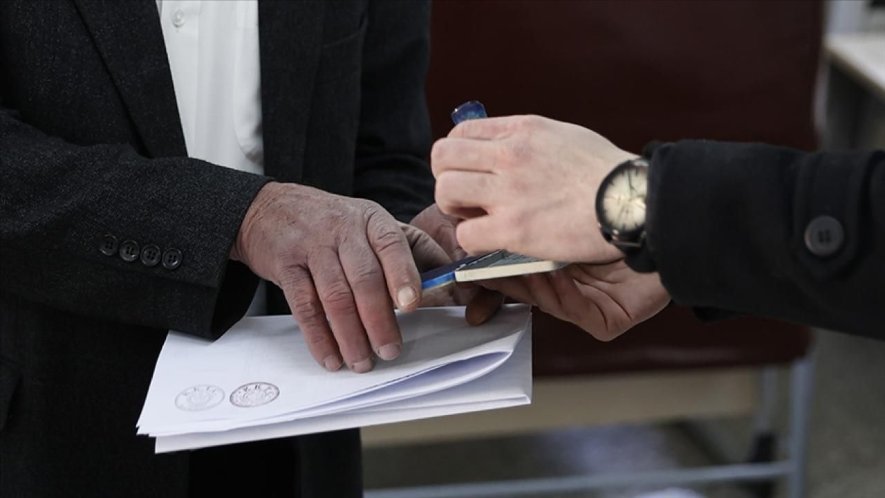 KKTC'de cumhurbaşkanı seçimleri: 8 aday ilk tur için kampanyada