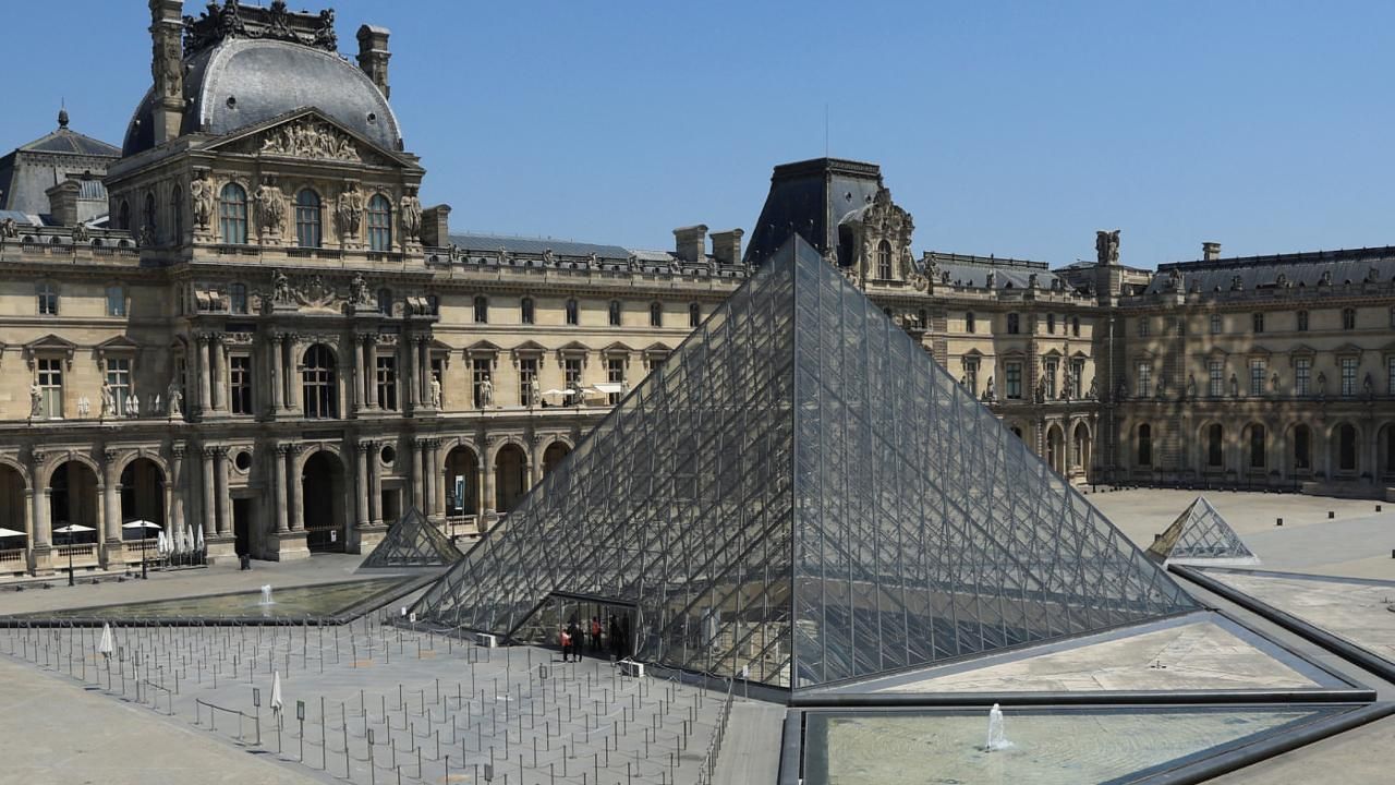 Louvre Müzesi’nde soygun: Tarihi mücevherler çalındı
