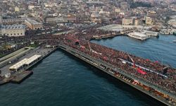 "Şehitlerimize rahmet, Filistin'e destek" etkinliği için on binlerce kişi Galata Köprüsü'ne yürüdü