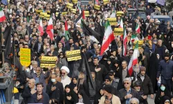 Tahran’da Kirman’daki terör saldırıları protesto edildi