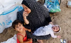 Açlık nedeniyle sütü kesilen Gazzeli anneler, bebeklerini besleyemiyor!
