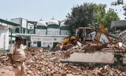 Hindistan'da 600 yıllık tarihi cami, bilgilendirme yapılmadan yıkıldı