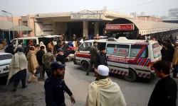 Pakistan'da seçim öncesi bombalı saldırı: 12 ölü, 30 yaralı