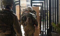İsrail ordusu, Han Yunus'taki Nasır Hastanesi çevresine baskın düzenledi