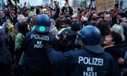 Almanya’da Filistin destekçisi aktivistler, polisin aşırı baskı uyguladığından şikayet ediyor
