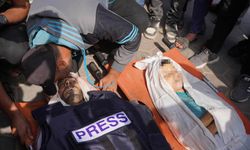 Filistinli gazeteci Salim Ebu Tuyur ve oğlu İsrail saldırısında öldürüldü