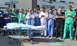 Katil İsrail, Gazze'de 485 sağlık çalışanını katletti!