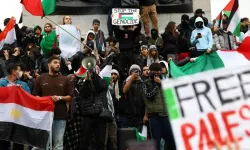ABD'deki Filistin'e destek gösterilerine Londra'daki UCL öğrencileri de katıldı