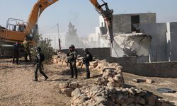 İsrail, Batı Şeria'da "ruhsatsız inşa edildiği" iddiasıyla Filistinlilere ait bir evi yıktı