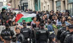 Fransız polisi Filistin'e destek eylemlerine katılan 2 öğrenciyi gözaltına aldı