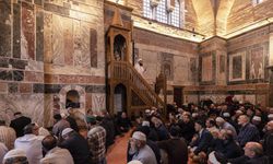 İbadete açılan Kariye Camisi'nde 79 yıl sonra ilk cuma namazı kılındı
