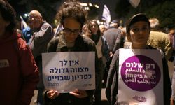 İsrailliler, esir takası anlaşması ve Netanyahu'nun istifası talebiyle sokaklara indi