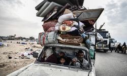 UNRWA: Gazze'nin güneyindeki Refah'tan 300 bin kişinin göç etmek zorunda kaldığı tahmin ediliyor
