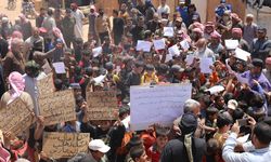 Kuşatma altındaki Rukban Kampı sakinleri, Esed rejimi karşıtı protesto düzenledi