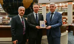 Filistin Büyükelçisi Mustafa'dan Millet Kütüphanesine kitap bağışı