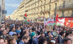 İsrail'in Refah'ta Filistinlilerin kampına yönelik saldırısı Paris'te protesto edildi