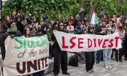 İngiltere'de LSE öğrencileri okullarının İsrail'le işbirliğini protesto etti