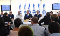İsrailliler, anma günü etkinliklerine katılan Netanyahu ve kabine üyelerine tepki gösterdi