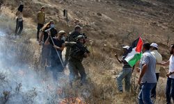 Yasa dışı Yahudi yerleşimciler Batı Şeria'da Filistinlilere saldırdı