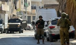 İsrail askerlerinin gece Batı Şeria'daki baskınlarında 1'i ağır 7 kişi yaralandı