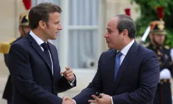 Mısır Cumhurbaşkanı Sisi, Macron'la Gazze'de ateşkes çabalarını görüştü