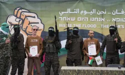 Hamas, İsrailli esirlerin teslimini ertelediğini açıkladı