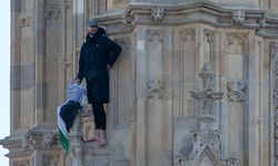 Filistin bayrağıyla Big Ben'e tırmandı