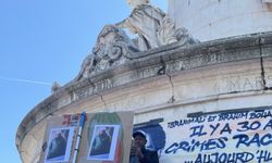 Fransa'da camide öldürülen genç Paris'te anıldı