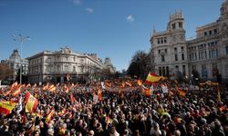 İspanya'da Pedro Sanchez'e istifa protestosu