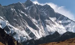 Lhotse'ye tırmanan iki dağcı hayatını kaybetti