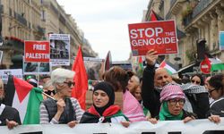 Paris'te Filistin destekçileri 'İsrail'e yaptırım' çağrısıyla gösteri düzenlendi