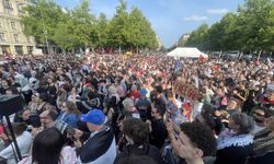 Paris'te 'Madleen' aktivistlerinin serbest kalması için gösteri düzenlendi